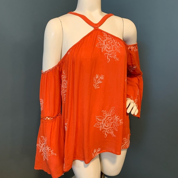 blushing heart Tops - Beautiful brand-New size small,off the shoulders top.